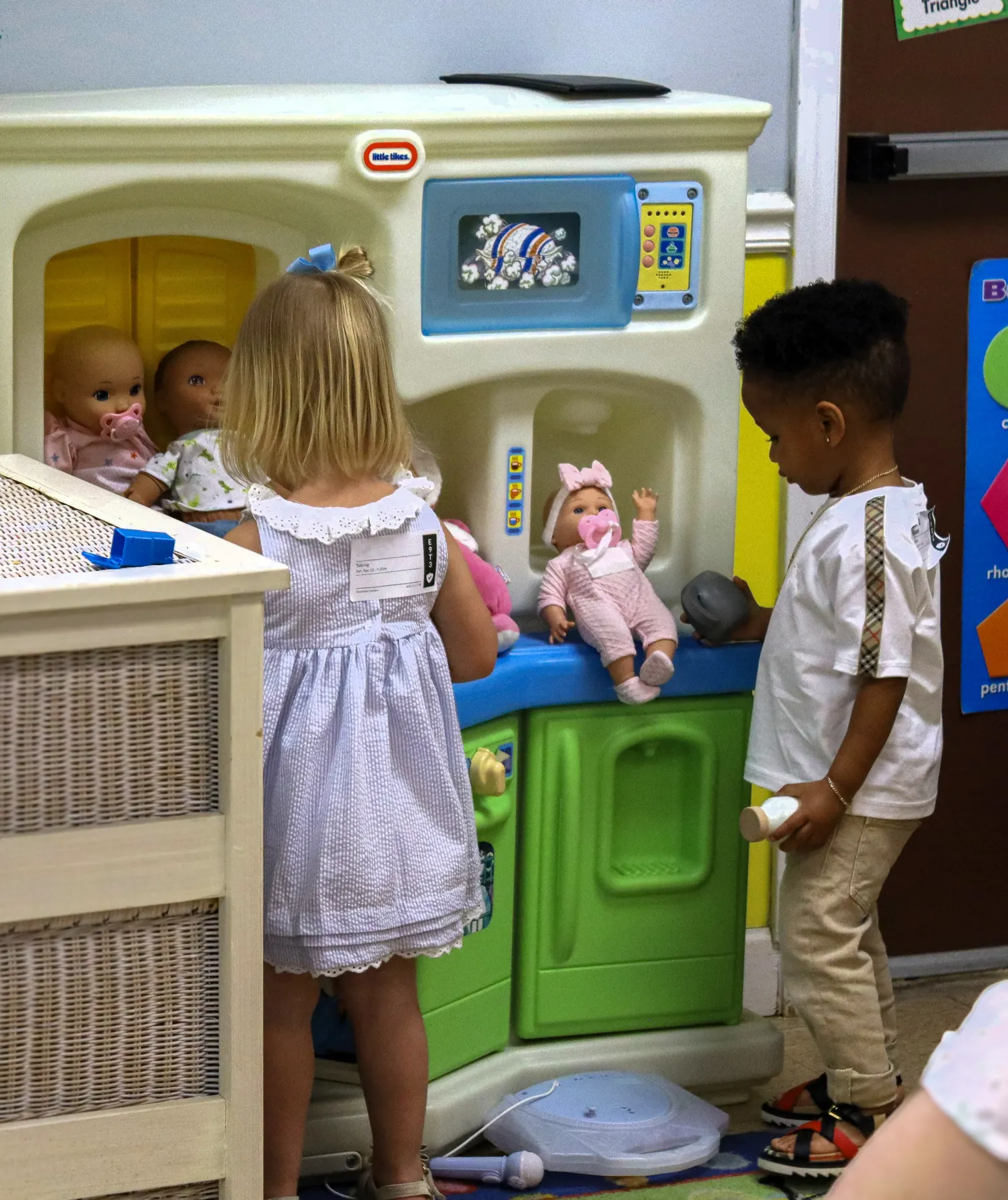 Preschoolers playing together in a classroom